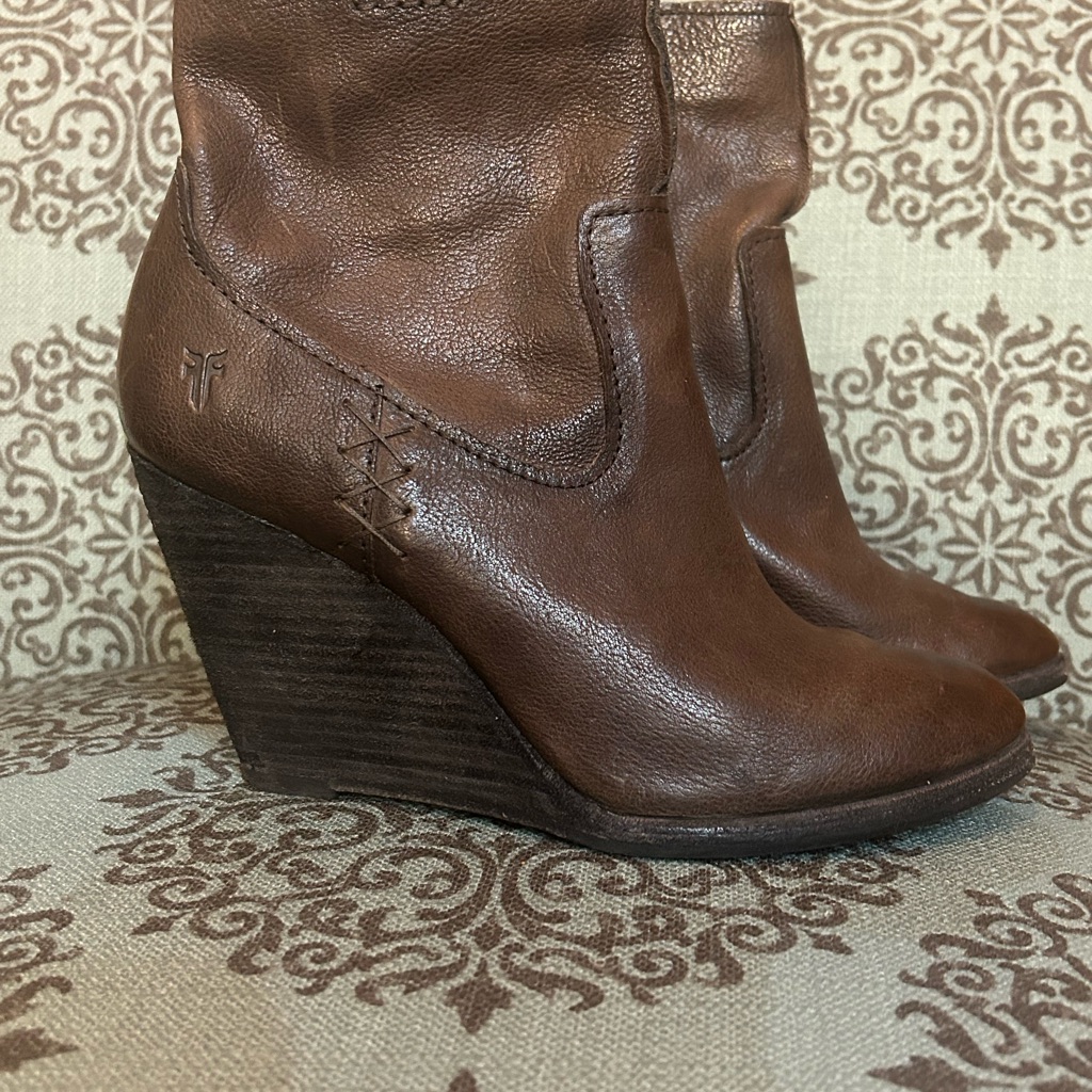 Frye Regina Brown Leather Ankle Wedge Booties Sz 8 Seam Wedge